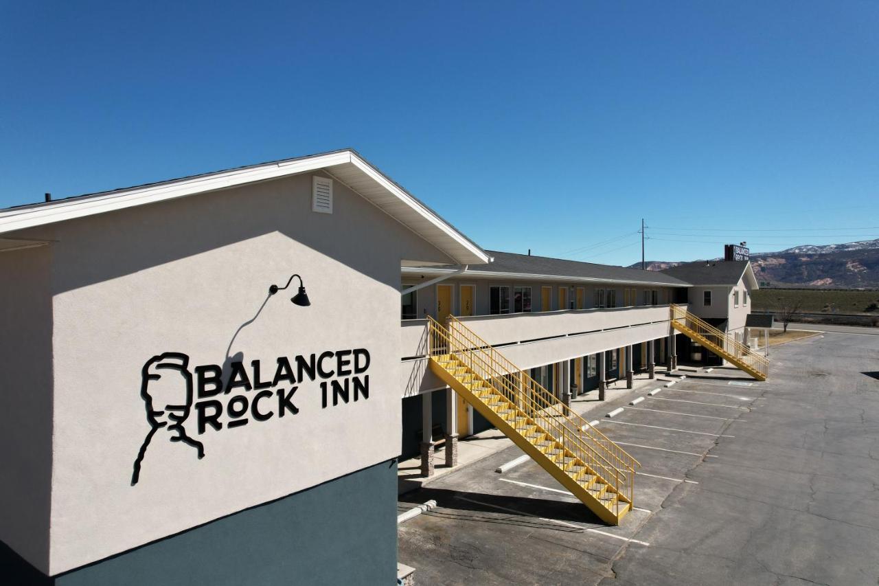 פרוטה Balanced Rock Inn מראה חיצוני תמונה