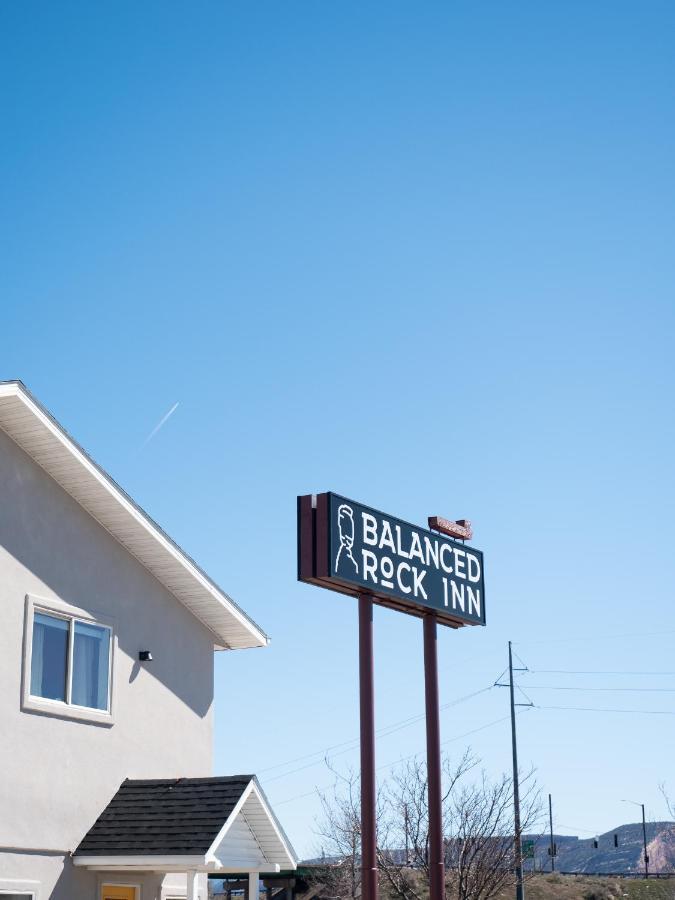 פרוטה Balanced Rock Inn מראה חיצוני תמונה