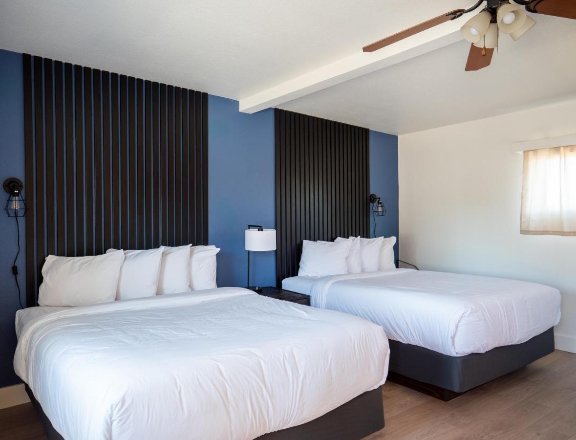 פרוטה Balanced Rock Inn מראה חיצוני תמונה