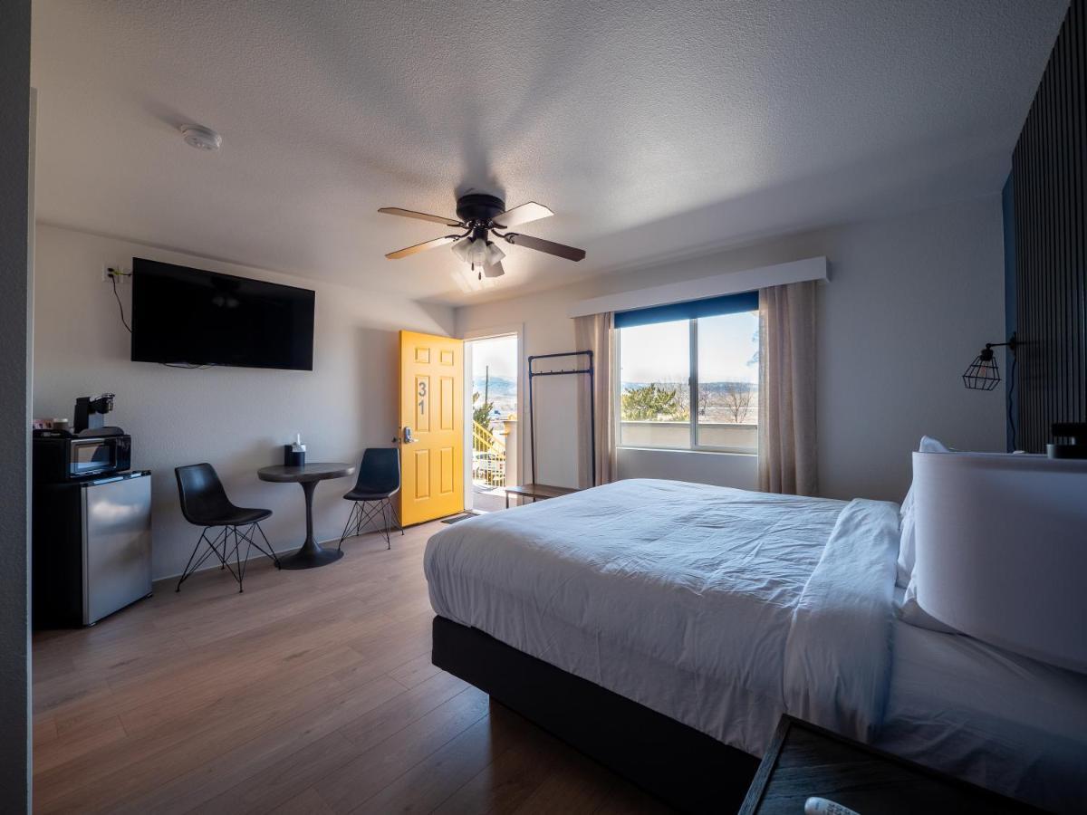 פרוטה Balanced Rock Inn מראה חיצוני תמונה